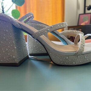 Betsy’s Johnson Women’s Debbi Heeled Sandal